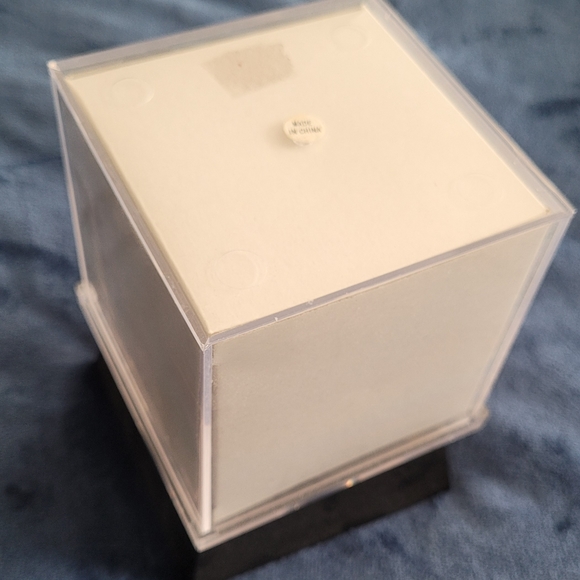 Rotating Photo Cube with Stand, Battery Powered. - Picture 6 of 6